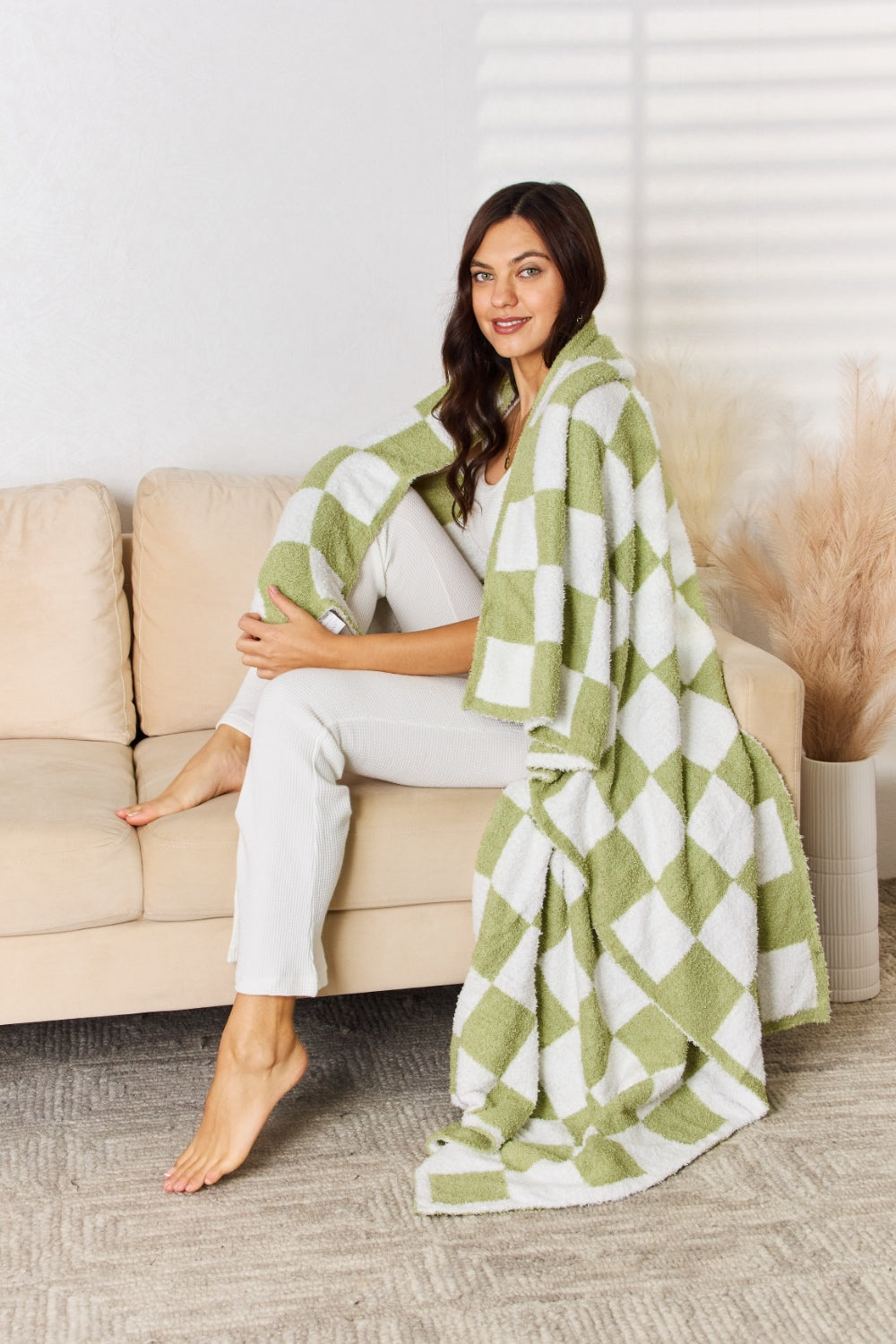 Cuddley Checkered Decorative Throw Blanket